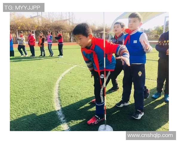 足球八卦赛场爆发小插曲,裁判如何处理?